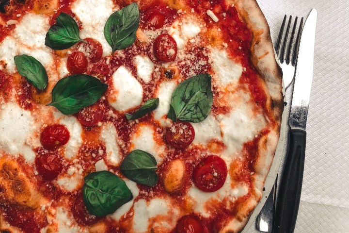 How Far Would You Need To Walk To Burn Off A Pizza in&nbsp;LA?